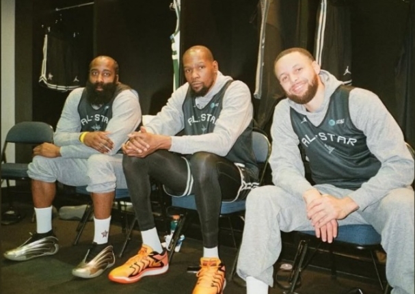 欧文谈库里获 MVP：全力支持，家乡作战意义非凡