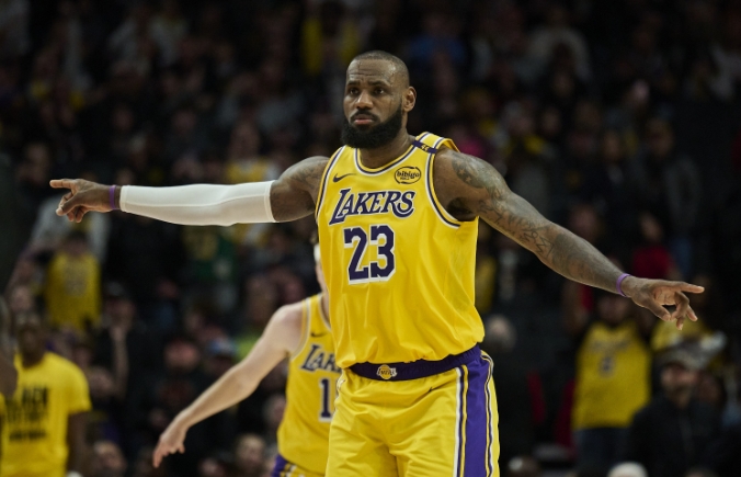 湖人胜开拓者，雷迪克盛赞詹姆斯