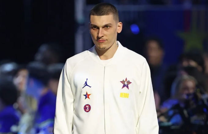 热火球衣传承：希罗谈维金斯选择 22 号