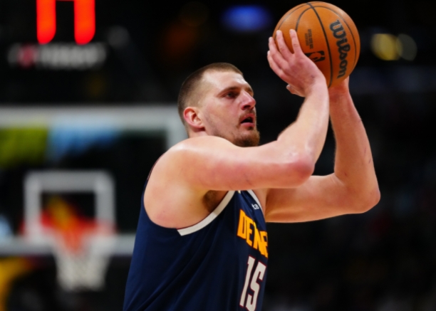 约基奇揽三双 掘金仍负湖人