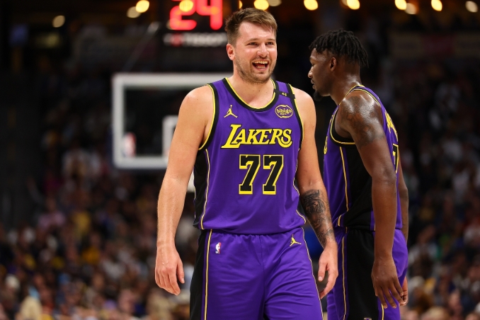 湖人大胜掘金，芬尼 - 史密斯盛赞东契奇并谈球队表现