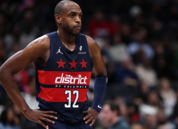 字母哥谈旧友 雄鹿险胜奇才