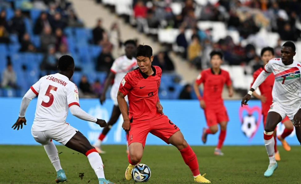 U20 国足训练场奇遇：主帅认出冯潇霆，旧敌重逢话往昔