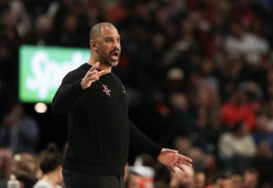 乌度卡怒批表现 火箭背靠背遭败绩