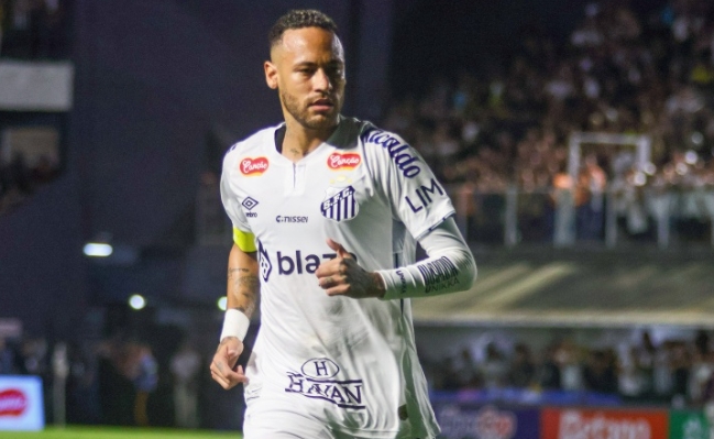 内马尔赛后畅谈：状态回升盼归国家队，关注球场草地助力巴西足球