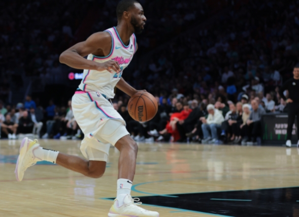 热火半场落后 维金斯李凯尔闪耀