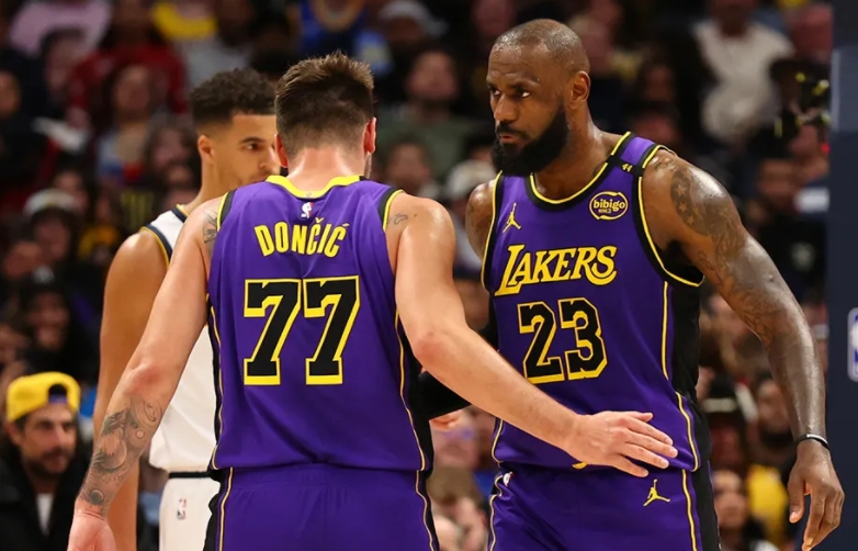 东詹携手 湖人探索夺冠新路径