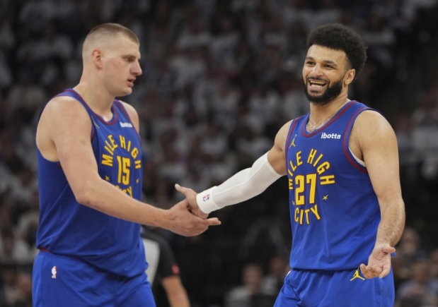 掘金第三节大爆发 强势领先步行者