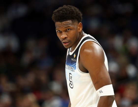 爱德华兹逆境坚守 森林狼半场深陷困境