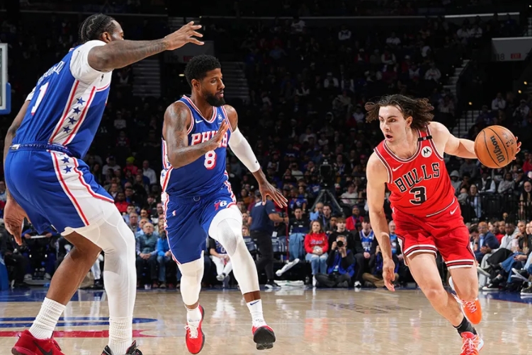 公牛半场大比分领先 76 人形势严峻