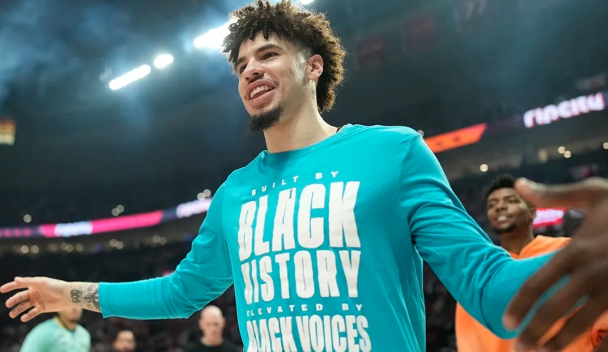 鲍尔伤缺战勇士 黄蜂盼其早日归队