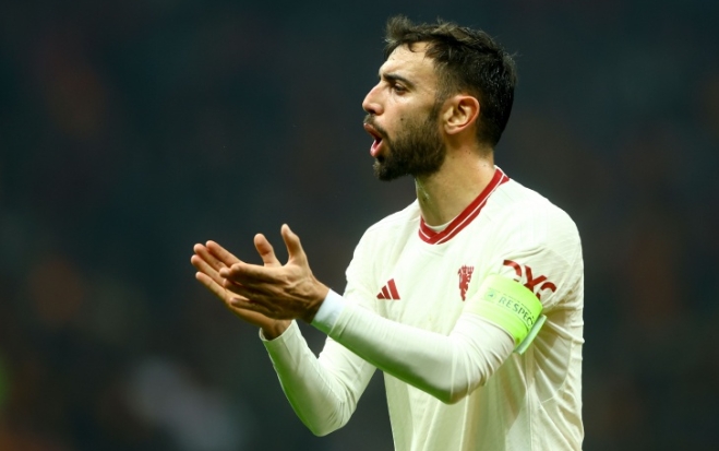 红魔忠臣 or 伯纳乌新核？乔 - 科尔炮轰曼联：B 费该去更高舞台