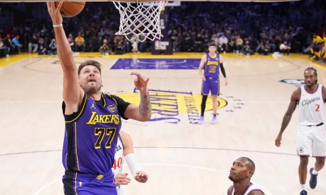 湖人胜快船，东契奇盛赞球队防守