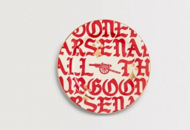 枪手变陶工？阿森纳天价瓷器遭抢购引热议