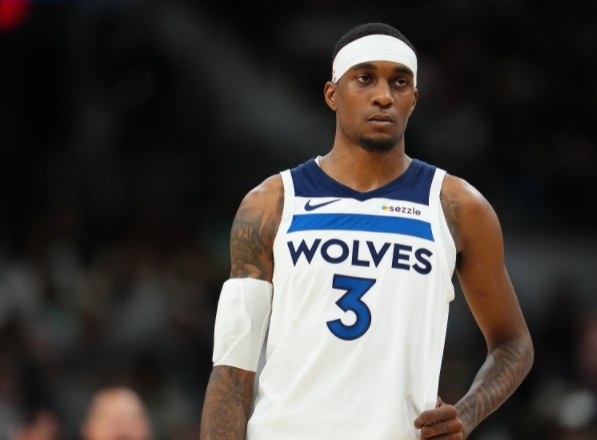 麦克丹尼尔斯出彩 森林狼惜败爵士