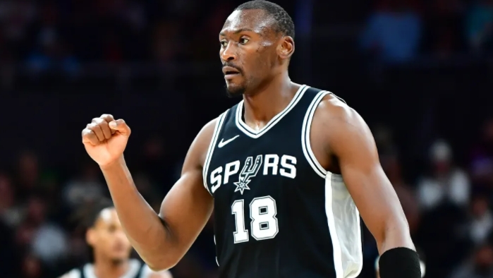 比永博续约马刺 老将助力内线争胜   