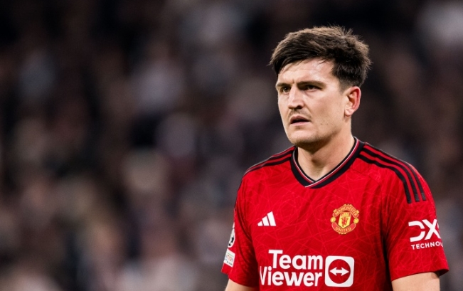 马奎尔的救赎之路：从 "航母" 到 "定海神针"，英格兰队长的逆袭剧本