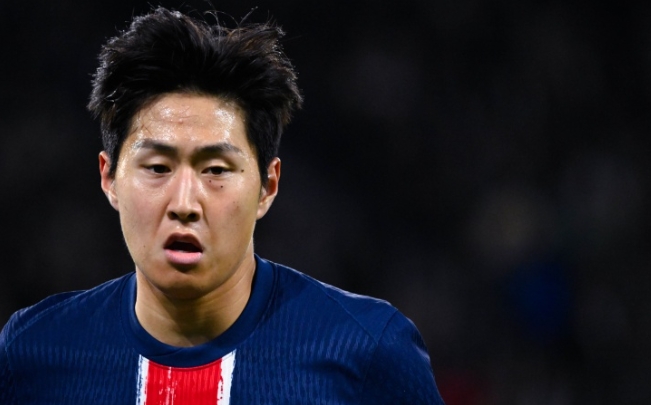 亚洲之光闪耀王子公园：李刚仁助力巴黎十连胜，欧冠战舰蓄势待发