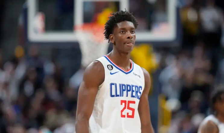 快船人员变动，替补中锋位置引关注