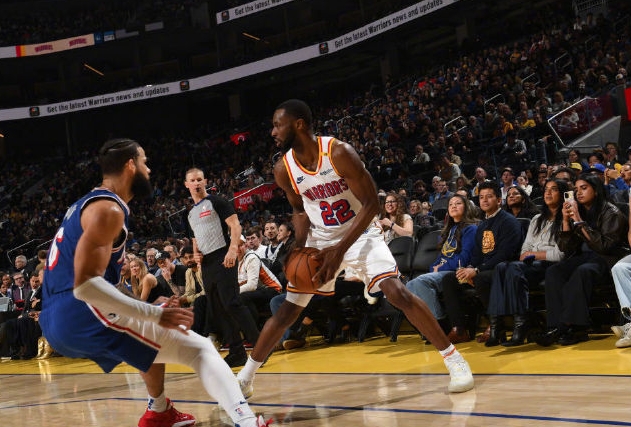 76 人主场奏凯，乔治关键中投成胜负手