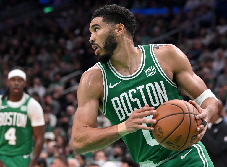 骑士逆转绿军，塔图姆空砍 46 分里程碑