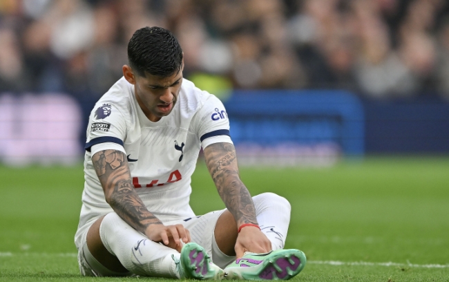 罗梅罗带伤出征！热刺放行阿根廷铁卫，球迷忧欧战前景