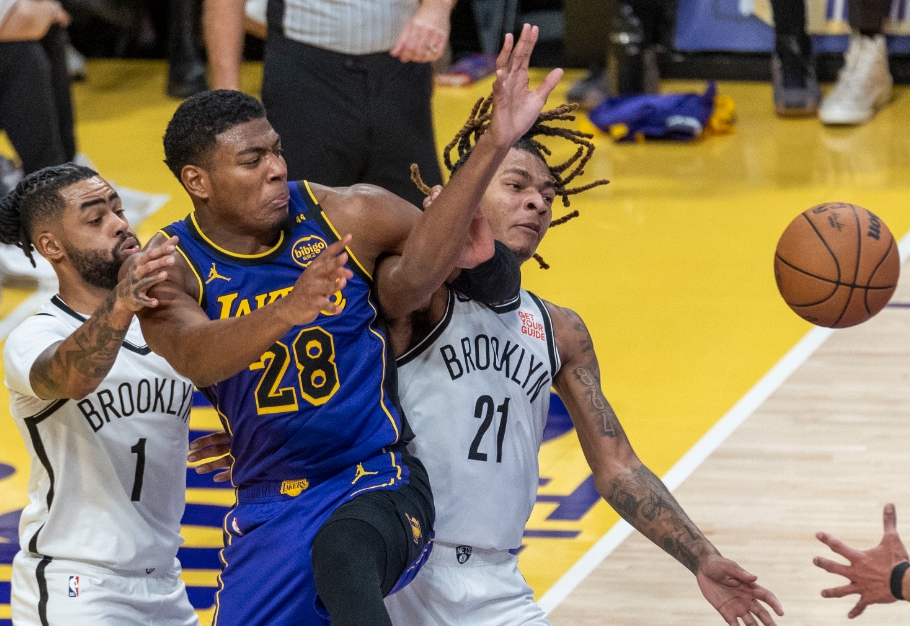 古德温闪耀难救主，湖人客场憾负篮网