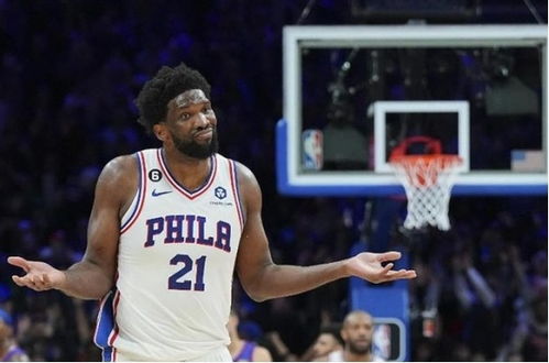 NBA恩比德最新身高引爭議：杜蘭特公開質(zhì)疑虛報數(shù)據(jù)，官方213cm遭多方挑戰(zhàn)