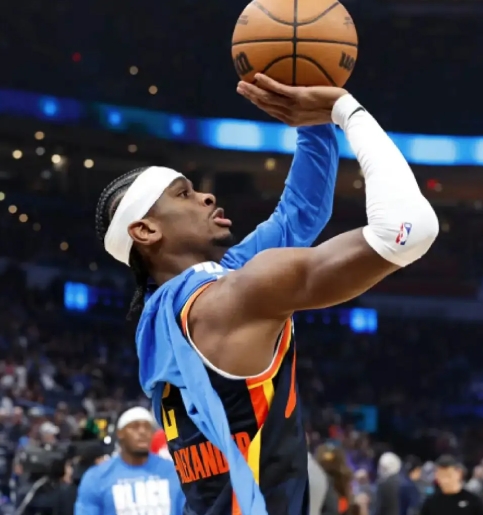 亚历山大与特雷 - 杨：闪耀 NBA 的东西部双星