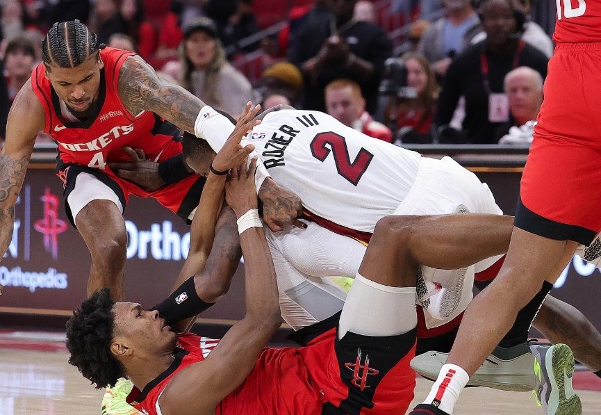 尼克斯内部关于上场时间的探讨：首发与替补的权衡