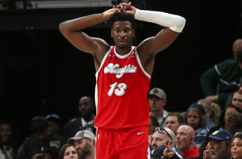 Top10 争冠球队隐忧：约基奇困境与湖人内线变数