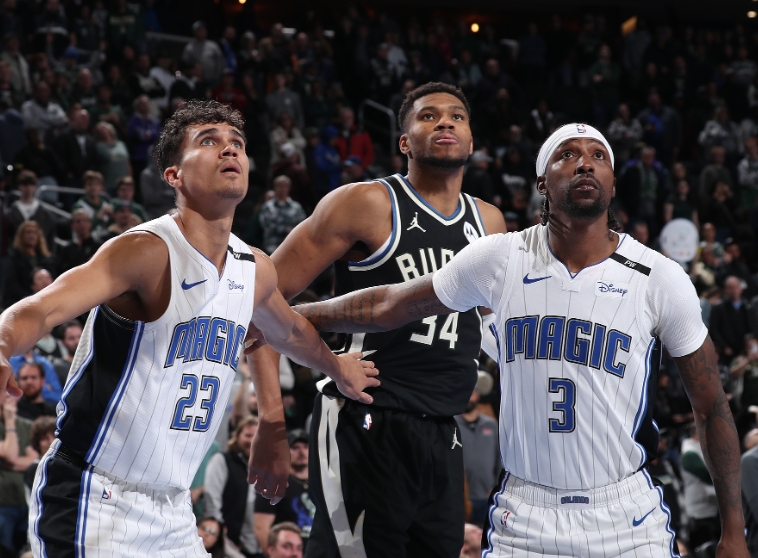 湖鹿激战：东契奇闪耀，湖人内线危机凸显