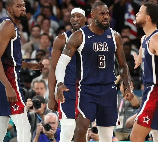 库里冲击 4000 三分里程碑，勇士主场火力全开