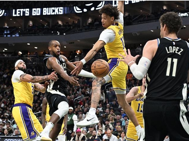 勒布朗伤病风波：休战抉择与球队未来考量