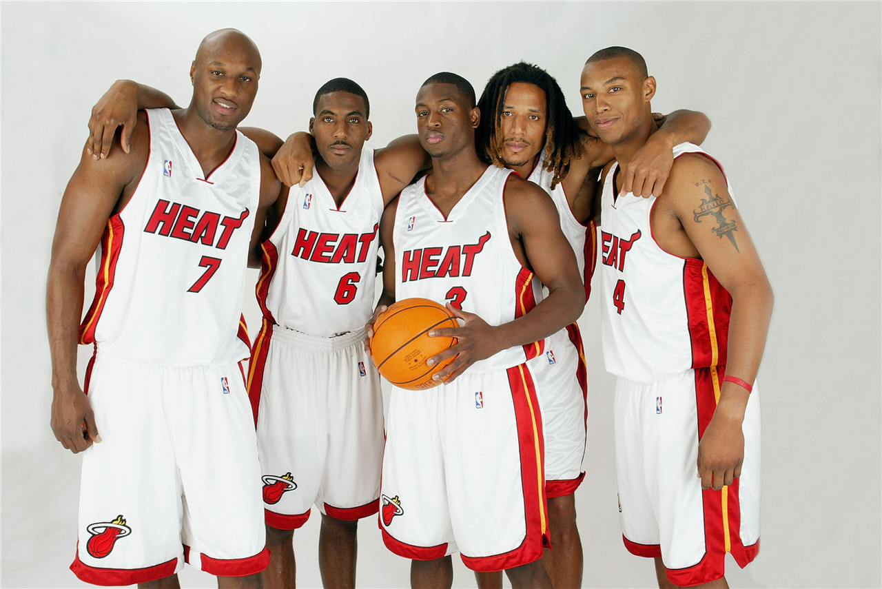 NBA迈阿密热火VS金州勇士：明日迈阿密战火重燃，恩怨情仇再续新篇