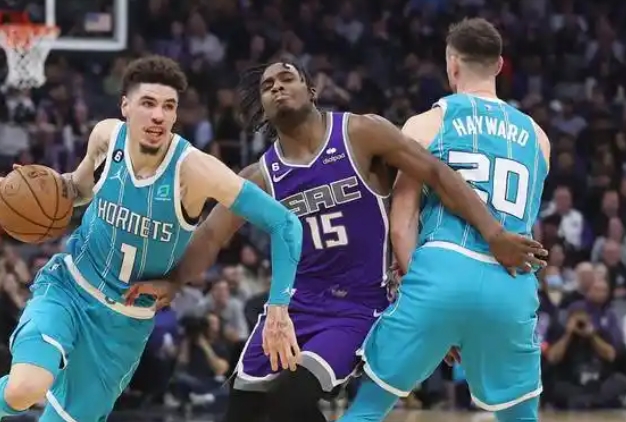 黄蜂挣扎前行，NBA征途漫漫