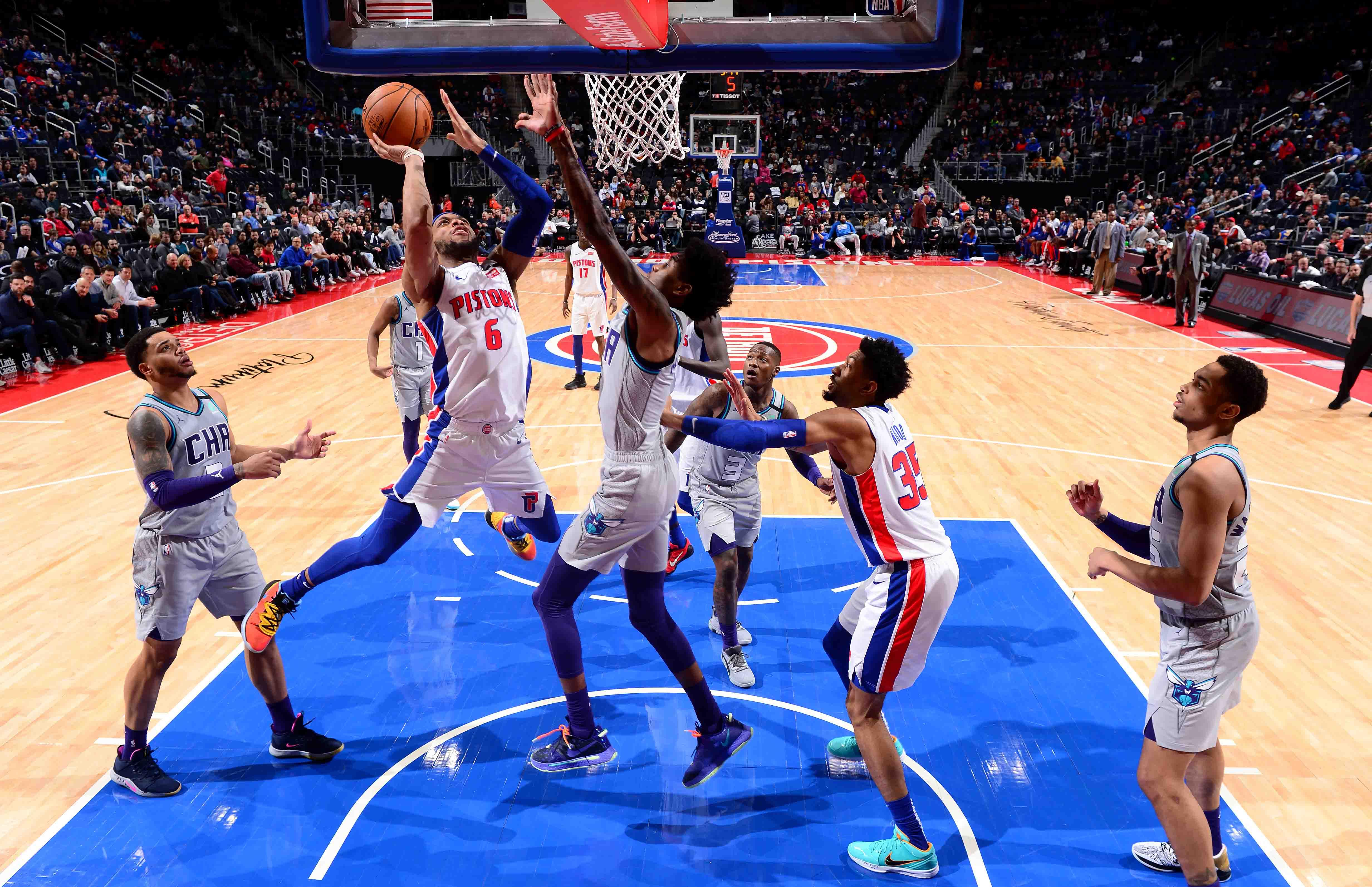 NBA底特律活塞迎战马刺：东部劲旅主场斗法西部老将
