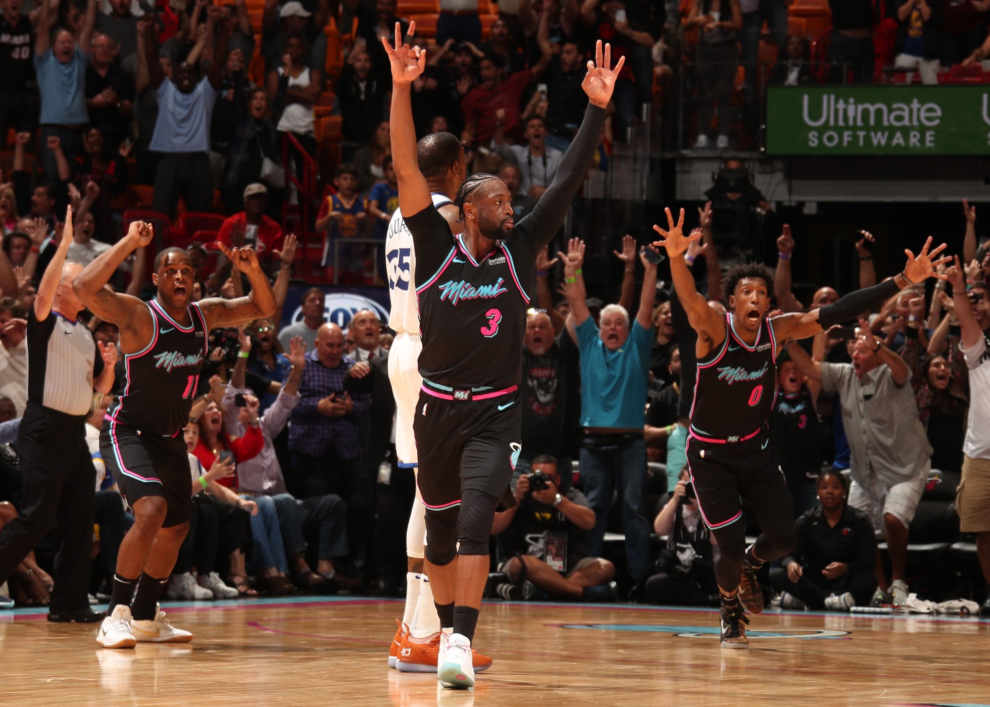 NBA迈阿密热火VS金州勇士：明日迈阿密巅峰对决，恩怨交织下的荣耀之战