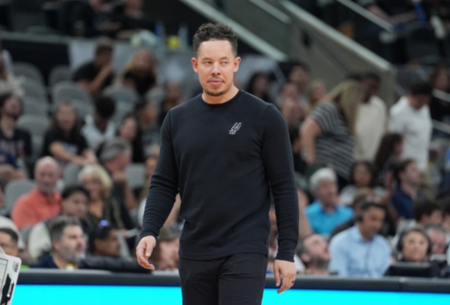 马刺虽败犹可嘉：约翰逊赛后力赞球队斗志