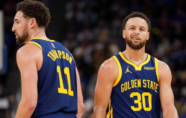 勇士征途：NBA赛场上的荣耀与挑战