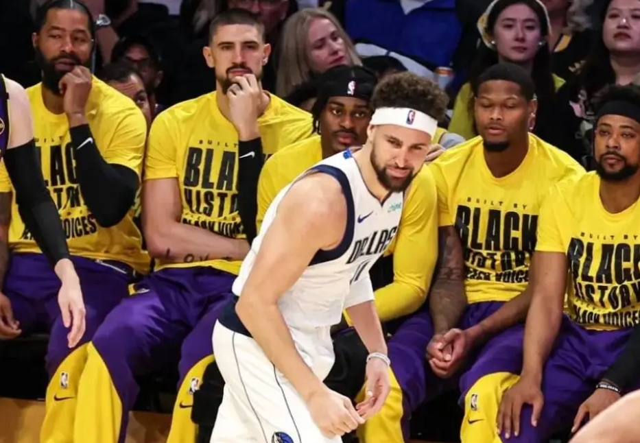 湖人客场奏凯，浓眉点赞东契奇高光