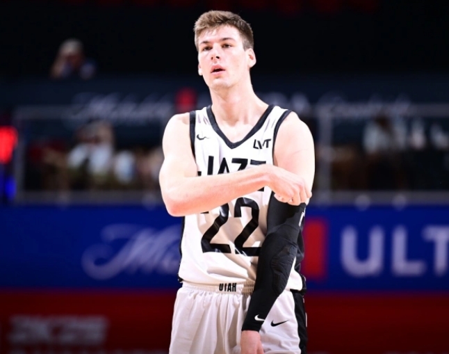 菲利波夫斯基闪耀，爵士加时终结颓势