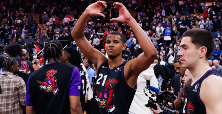 猛龙阵容调整，罗宾逊与斯威德离队