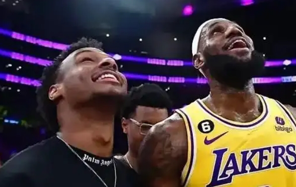 吉迪半场超远压哨绝杀，公牛逆转湖人书写奇迹