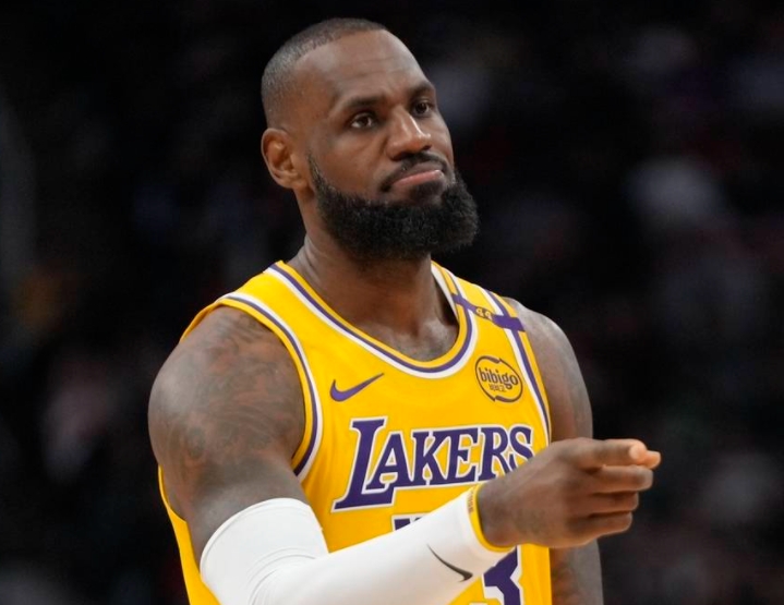 詹姆斯强调需适应强度 湖人欲在 G2 扭转颓势