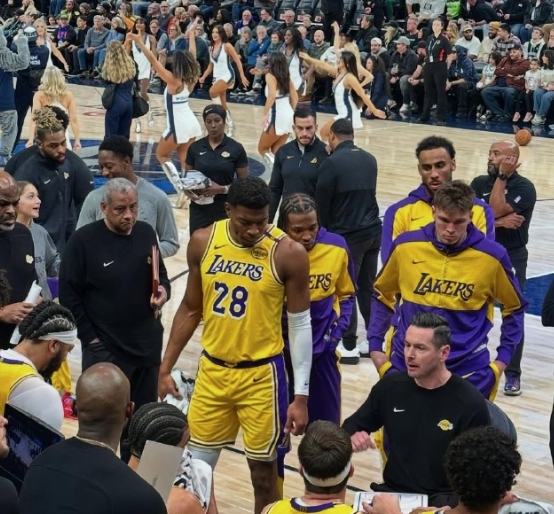 东契奇湖人季后赛首秀惊艳 37 分追平传奇书写新篇