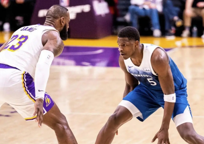 里德浴血奋战 三分破局助森林狼大胜湖人