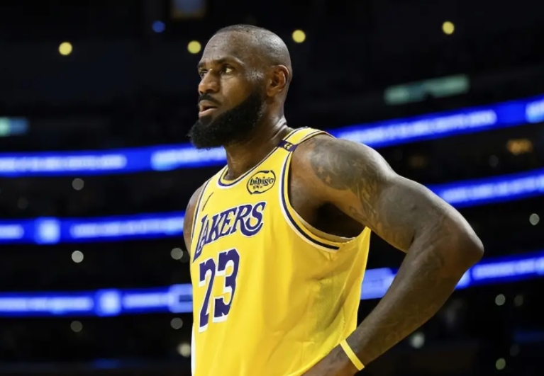 森林狼大胜湖人占先机 爱德华兹比枪动作引风波