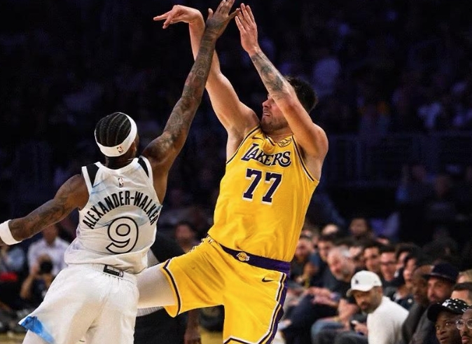 湖人半场低迷，森林狼火力全开