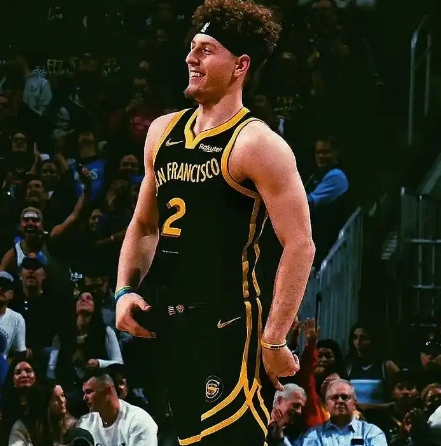 季后赛惊现 “隐形人”！库兹马、波杰姆斯基数据挂零引热议